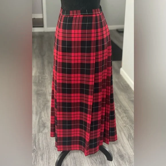 Vintage Pendleton Black and Red Checkered pleated skirt - Picture 3 of 4